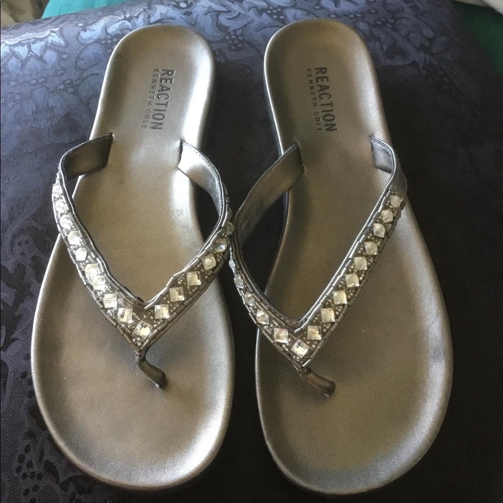 Really wicked color on this sandals,size 8.